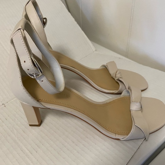 Marc Fisher bow heels beige women size 9m - Picture 4 of 12